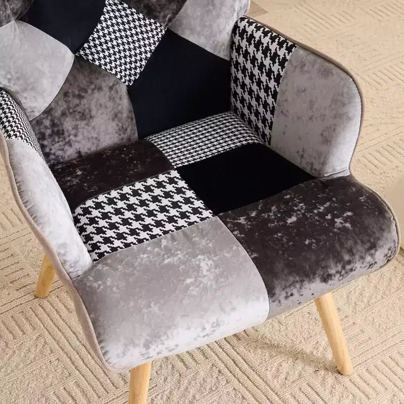 Poltrona a pozzetto imbottita a patchwork con braccioli – Capacità 150 kg, gambe in legno di caucciù