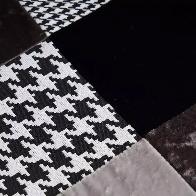 Poltrona a pozzetto imbottita a patchwork con braccioli – Capacità 150 kg, gambe in legno di caucciù