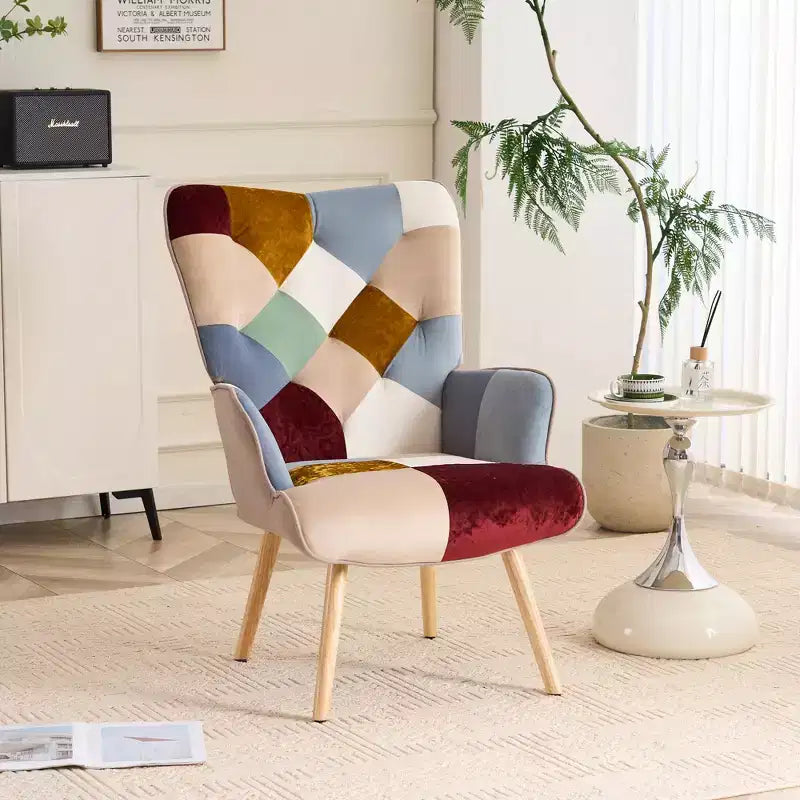 Poltrona a pozzetto imbottita a patchwork con braccioli – Capacità 150 kg, gambe in legno di caucciù