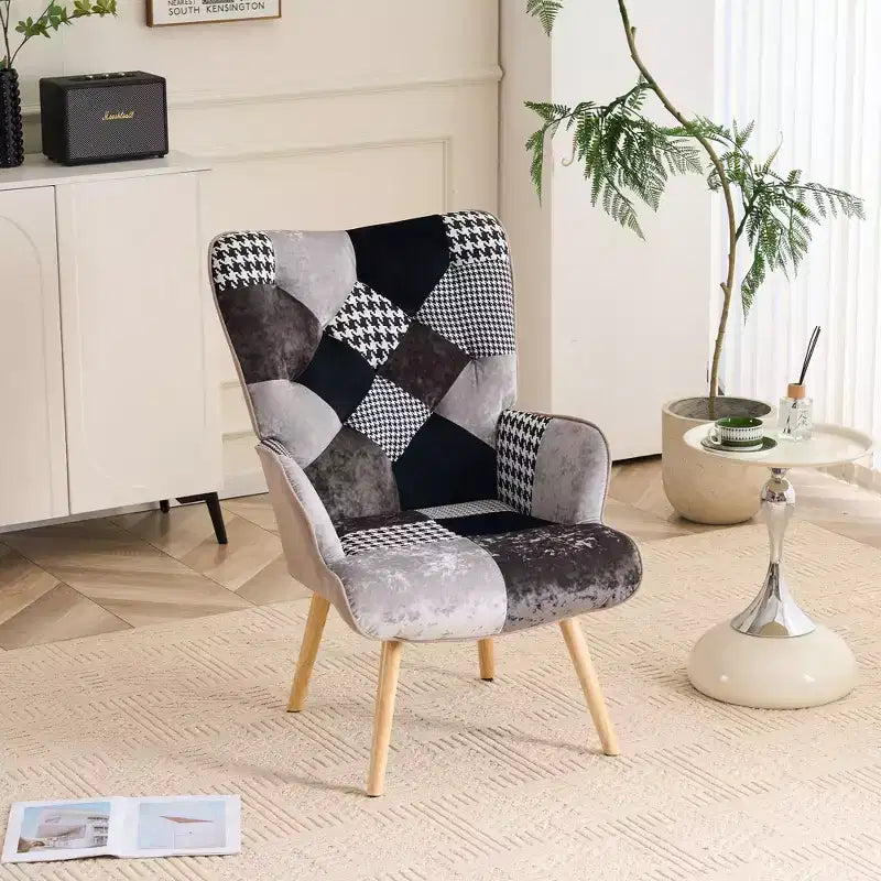 Poltrona a pozzetto imbottita a patchwork con braccioli – Capacità 150 kg, gambe in legno di caucciù