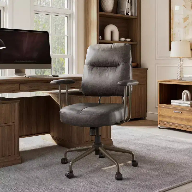 Sedia da ufficio ergonomica in finta pelle scamosciata di ispirazione vintage con braccioli regolabili e girevole