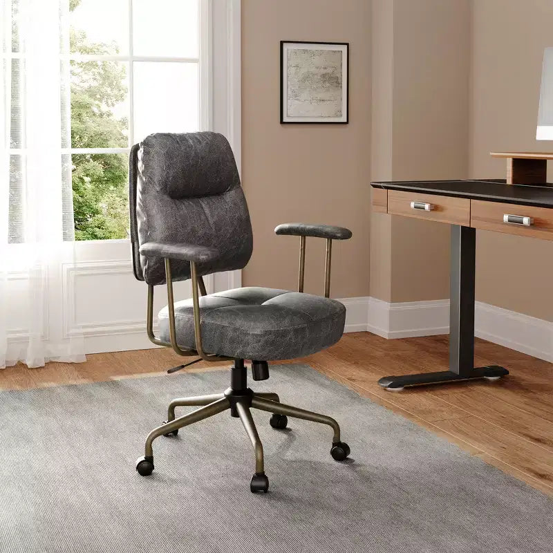 Sedia da ufficio ergonomica in finta pelle scamosciata di ispirazione vintage con braccioli regolabili e girevole