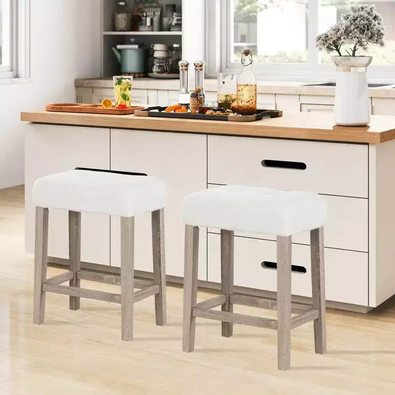 Set di 2/4 sgabelli da bar senza schienale ad altezza bancone con poggiapiedi e gambe in legno di gomma – Moderno