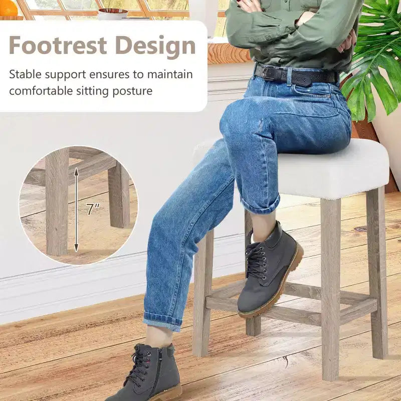 Set di 2/4 sgabelli da bar senza schienale ad altezza bancone con poggiapiedi e gambe in legno di gomma – Moderno