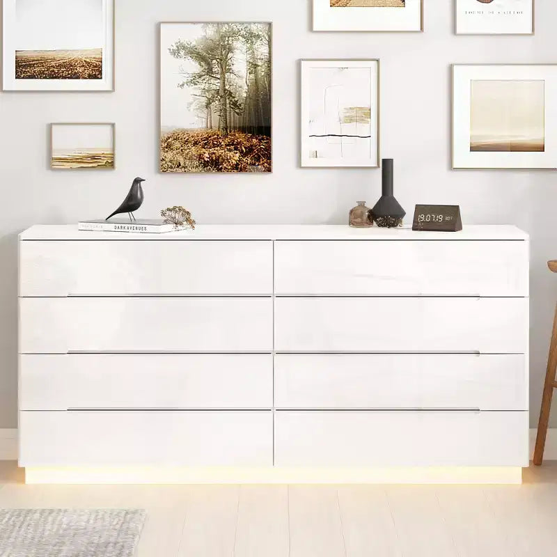 Comò moderno a 8 cassetti con illuminazione LED sottostante – Cassettiera finitura lucida