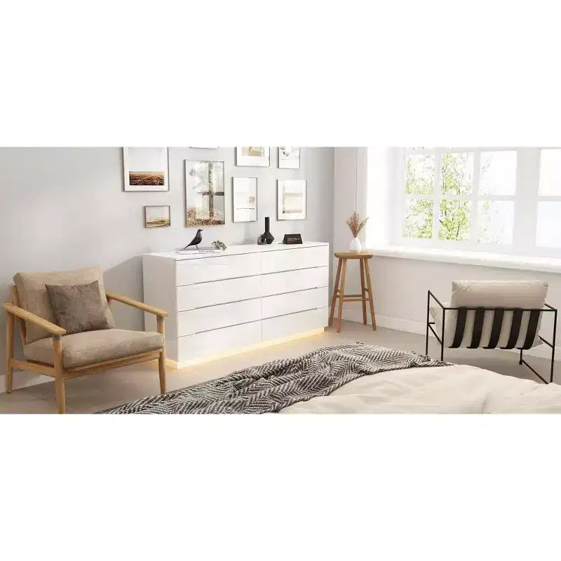 Comò moderno a 8 cassetti con illuminazione LED sottostante – Cassettiera finitura lucida