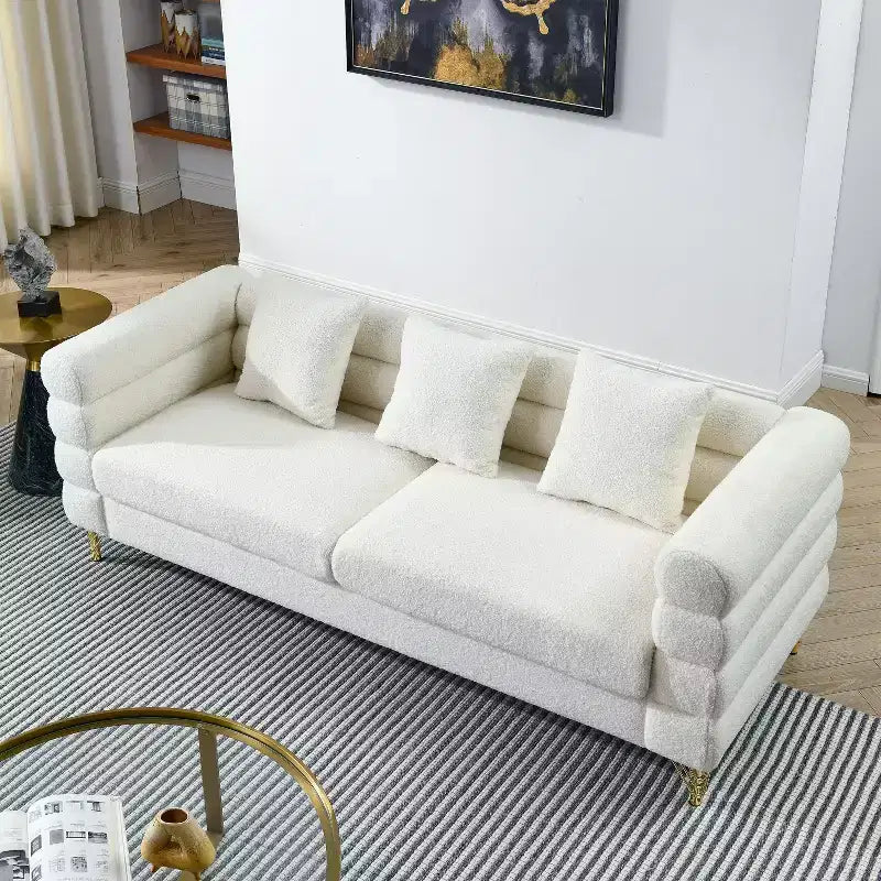 Divano a 3 posti oversize da 81" con seduta profonda, gambe dorate e 3 cuscini lombari – Art Déco