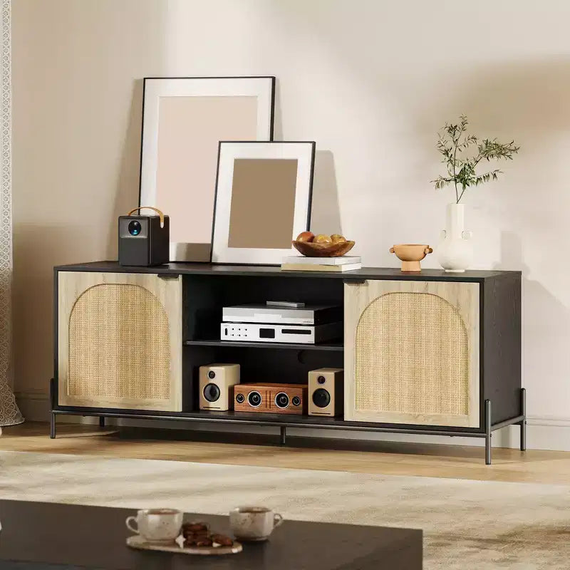 Mobile TV in Rattan da 170 cm con 3 Cassetti, Ante a Battente e Piedini in Metallo – Credenza per Media in Stile Rustico