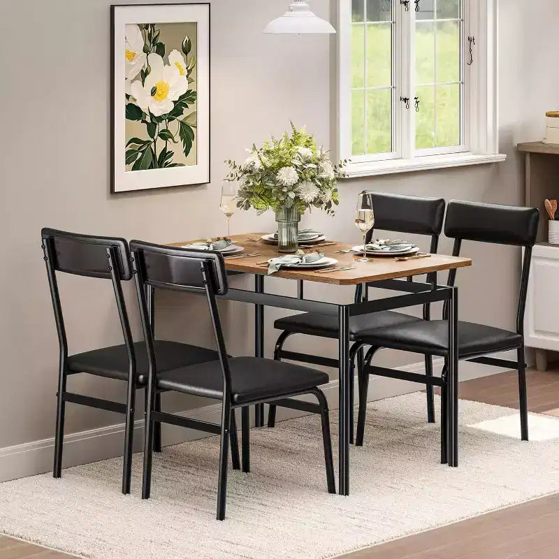 Set da pranzo 5 pezzi per 4 persone – Piano effetto legno, gambe in metallo nero e sedie imbottite