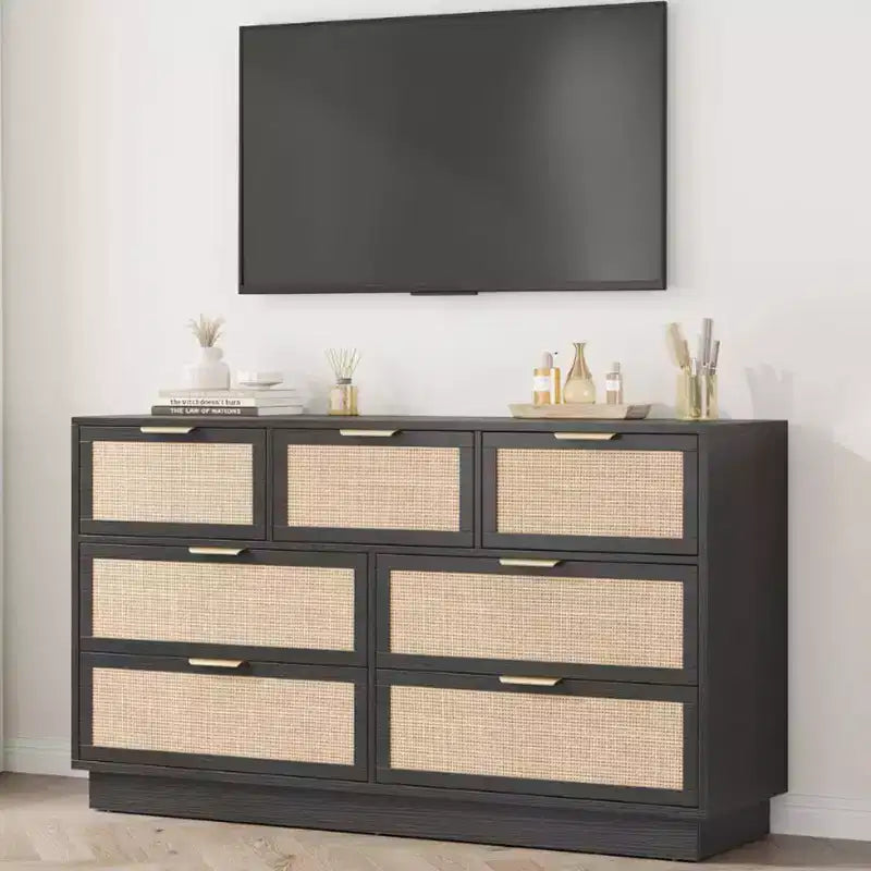 Comò in rattan a 7 cassetti, larghezza 55", con maniglie in metallo e base in legno – Camera da letto e soggiorno