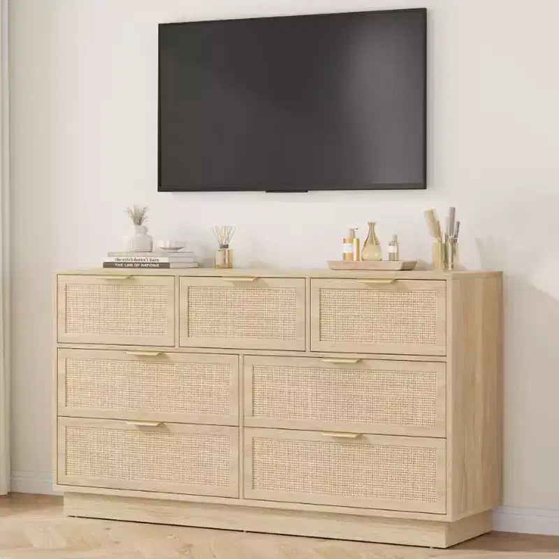 Comò in rattan a 7 cassetti, larghezza 55", con maniglie in metallo e base in legno – Camera da letto e soggiorno
