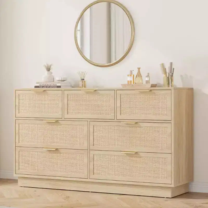 Comò in rattan a 7 cassetti, larghezza 55", con maniglie in metallo e base in legno – Camera da letto e soggiorno