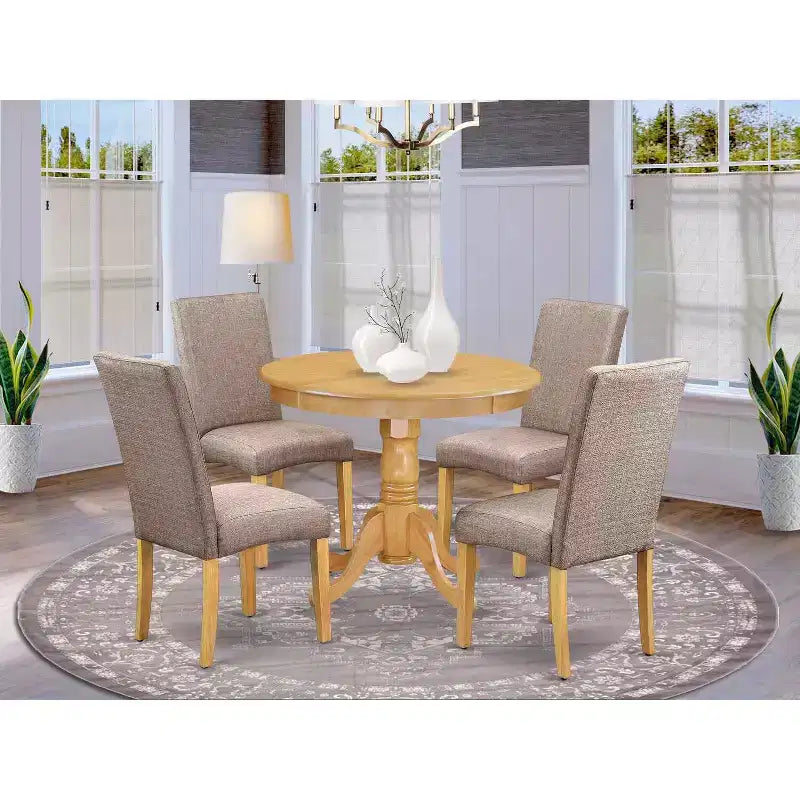 Set da Pranzo Rotondo 5 Pezzi – Finitura Quercia Rustica e Sedie in Lino Cachi Scuro, 4 Posti