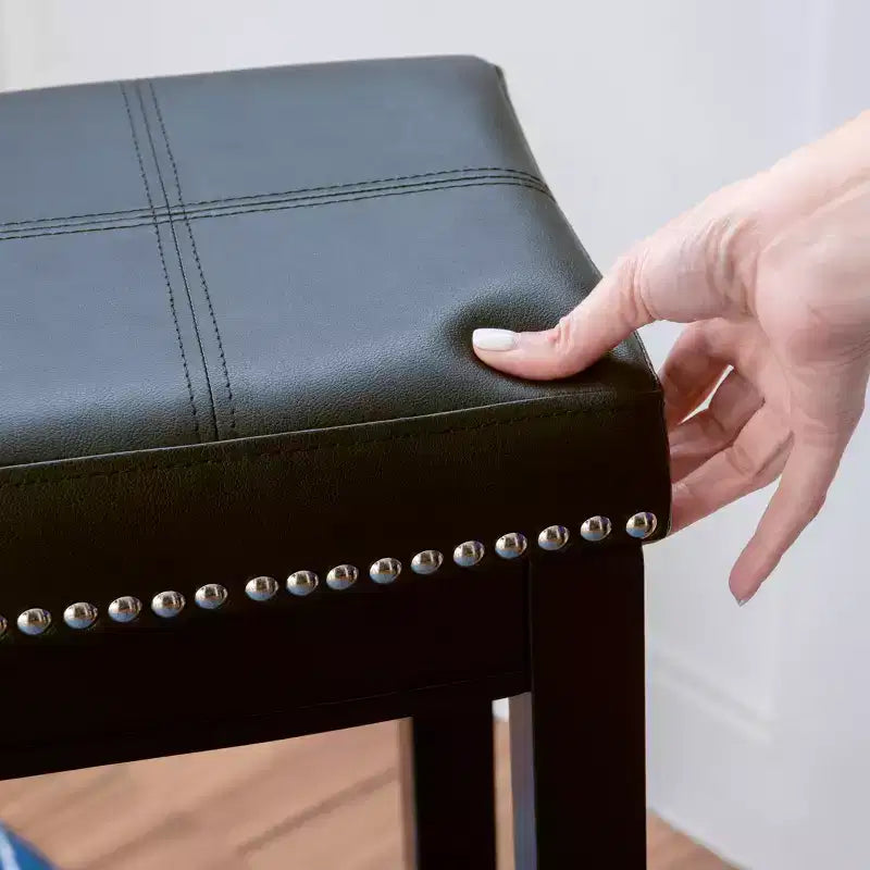 Set di 2 sgabelli da bar senza schienale in similpelle con poggiapiedi – Altezza fissa 81 cm, capacità 125 kg